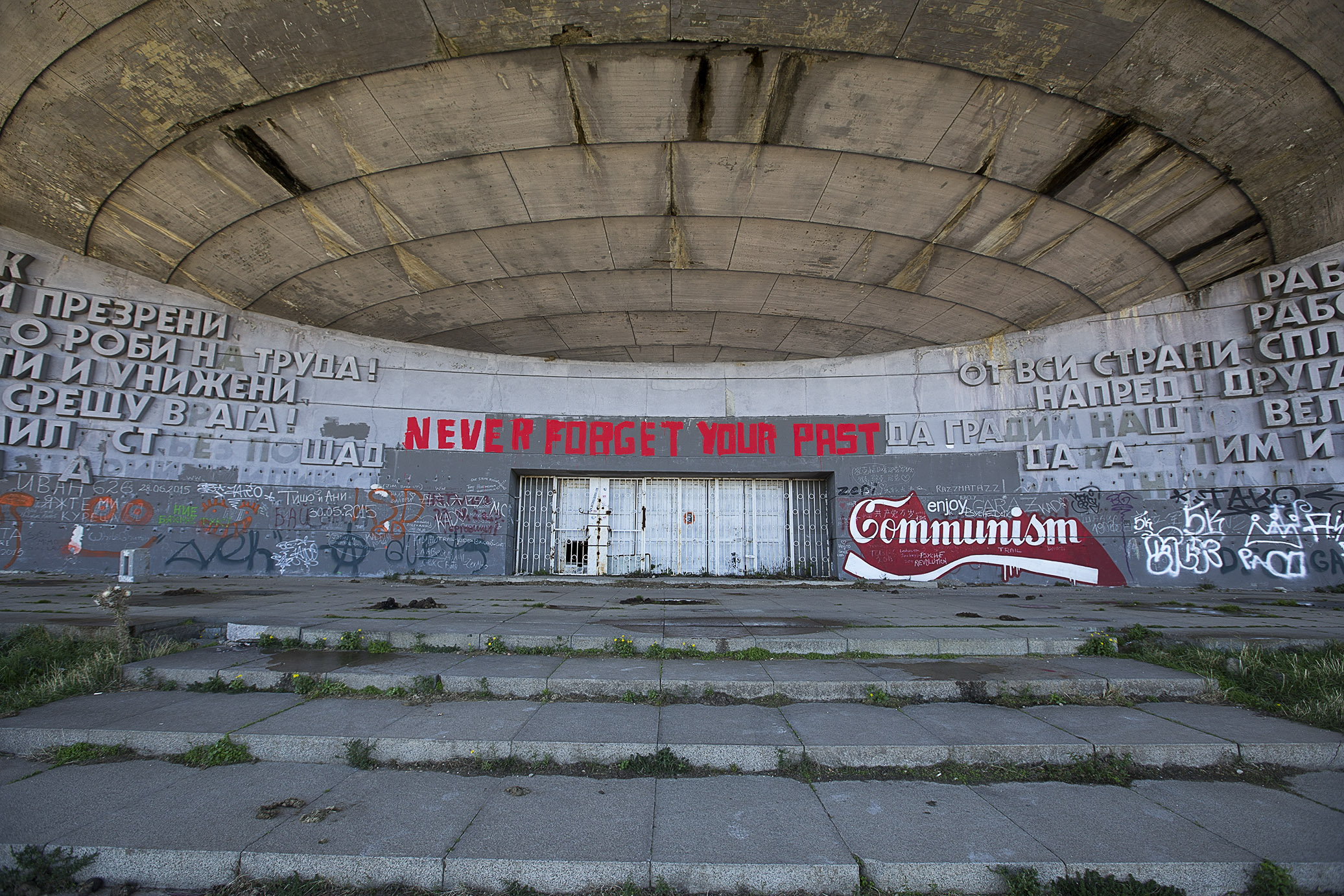 neverforgetyourpast02